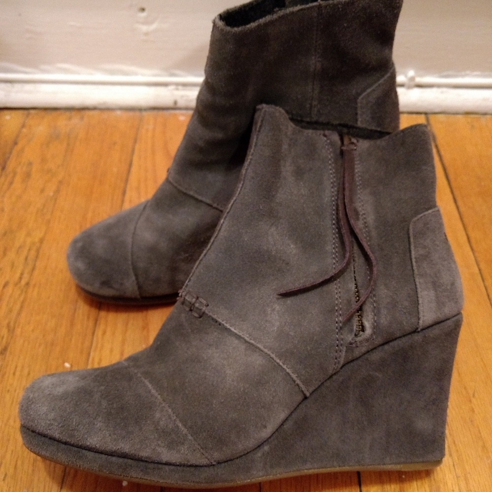 Tom's gray suede wedge booties